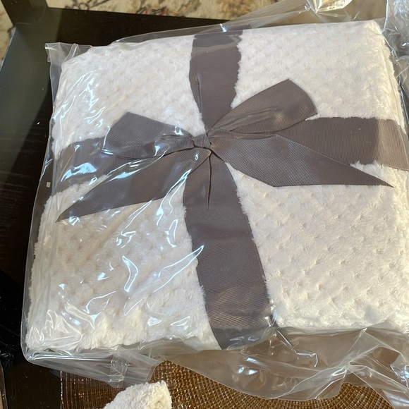 A Hug in a box Gift Set - Picture 8 of 10